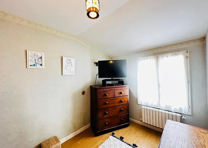 Maison De Au Coeur De Fouras, 5 Pers, Jardin, Proche - Fr-1-709-100 *