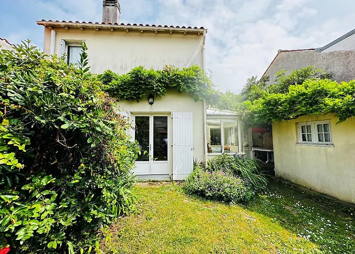 Maison De Au Coeur De Fouras, 5 Pers, Jardin, Proche - Fr-1-709-100 *