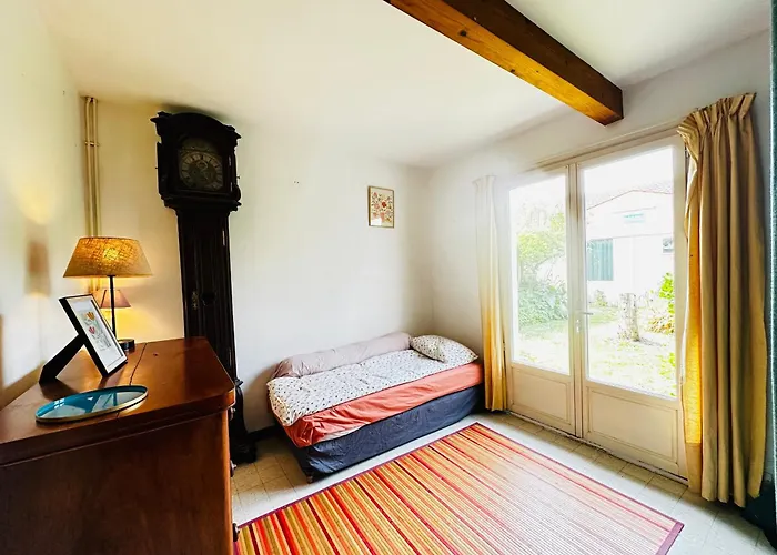 Maison De Au Coeur De Fouras, 5 Pers, Jardin, Proche - Fr-1-709-100